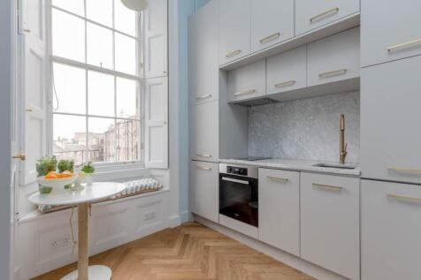 62660_Drummond_Place