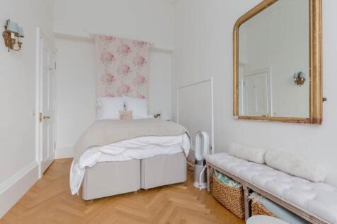 62660_Drummond_Place