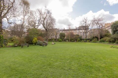 62660_Drummond_Place