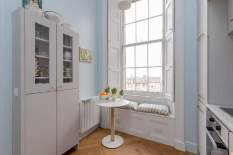 62660_Drummond_Place