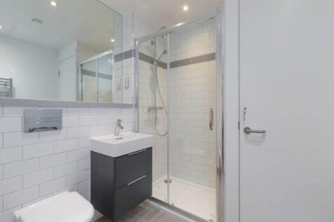 47301_KingsStablesRo