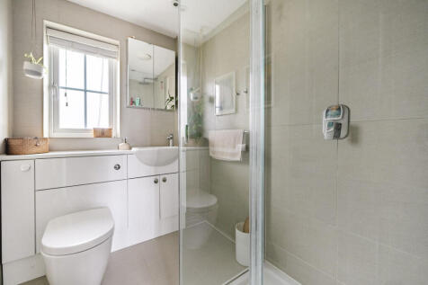 1373597-8-68ff6f8...