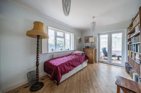 1374277-6-6903b27...