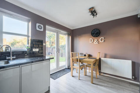 1382685-5-69206da...