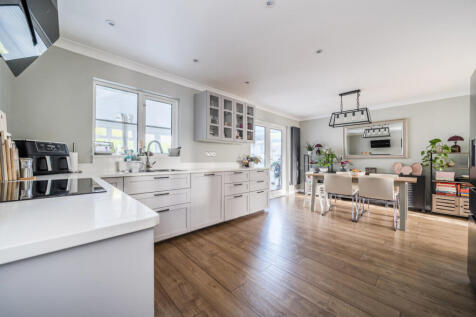 1388775-5-693974b...