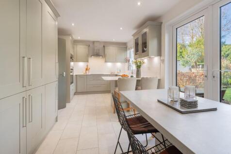 Kitchen/ Dining area