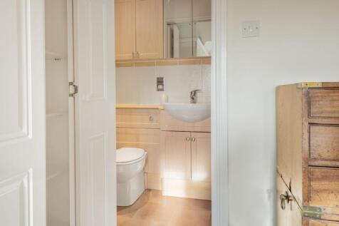 Master bedroom en-suite