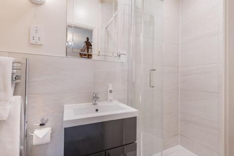 Bedroom Three en-suite 