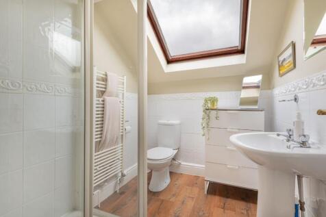 Bedroom Four en-suite 
