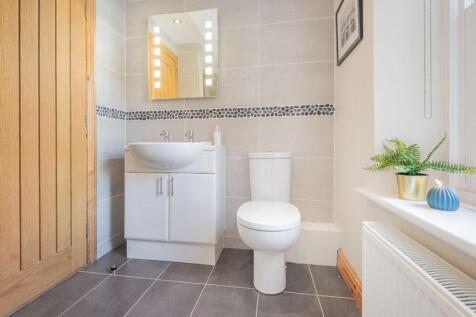 The Cottage - Shower