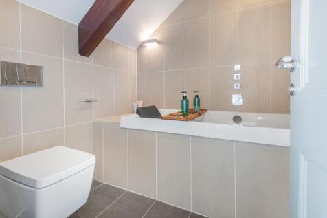 Master bedroom en-suite