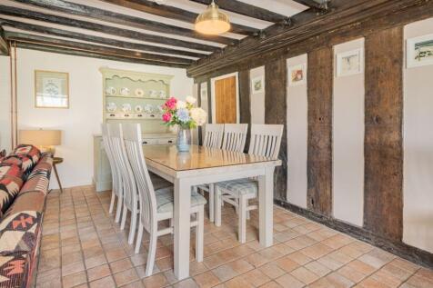 Main House - Dining Area