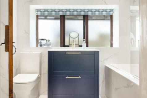 Upstairs bathroom 