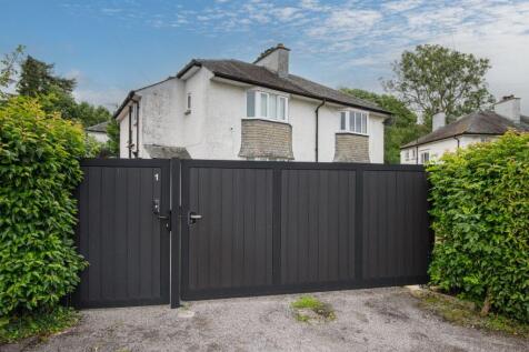 Gate to the home 