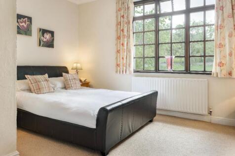 Staveley House Bedroom 1