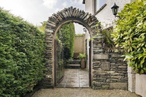 Staveley House - Apartment Entrance