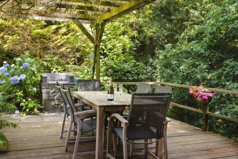 Pergola/BBQ Dining Area