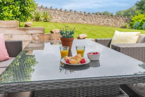 Al fresco dining 