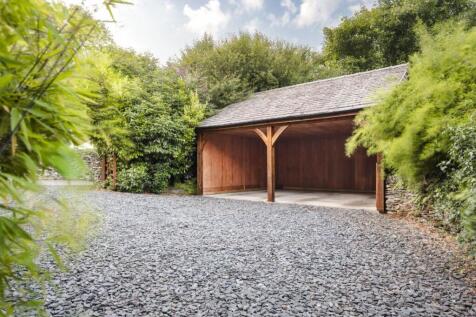 Wood-framed Car Lodge