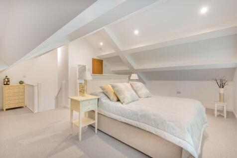 Guest Suite (Above garage)