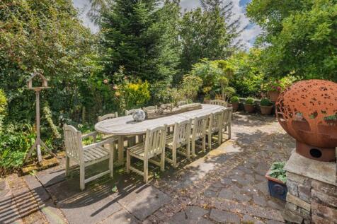 &#39;Sunken Garden&#39; Patio 