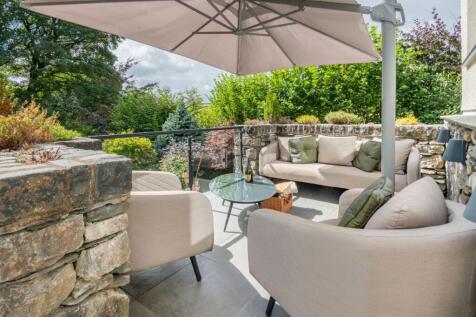 Lounge Patio