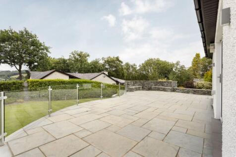 Patio, seating and water feature