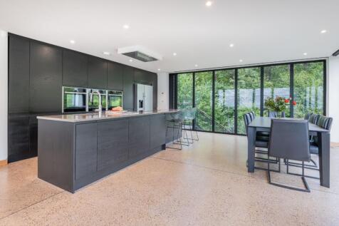 Kitchen/Dining Area