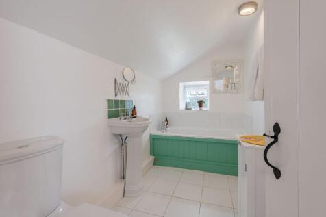 Guest Bedroom En Suite