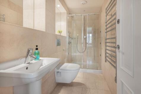 En Suite Bathroom