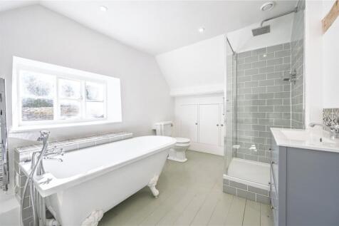Bed One En Suite