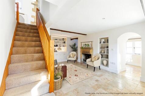 Hall/Snug