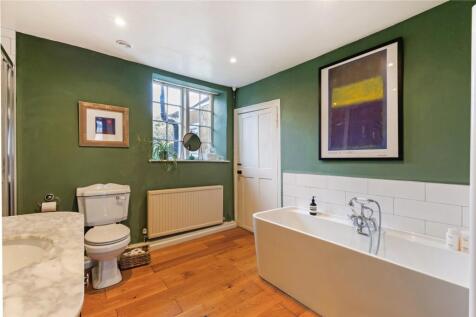 Bed One En Suite
