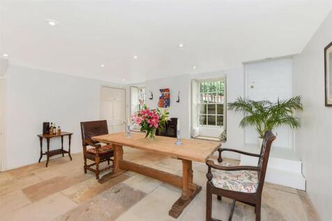 Dining Room/Bed 4