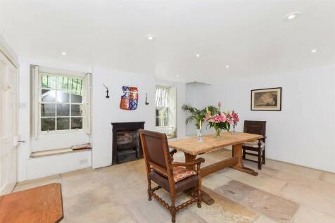 Dining Room/Bed 4