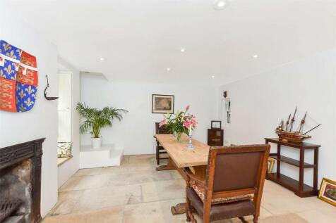 Dining Room/Bed 4