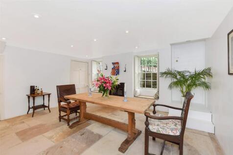 Dining Room/Bed 4