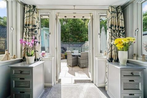 Lounge Bay Window