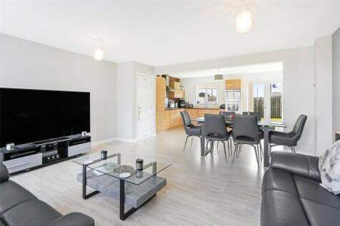 Living Room/ Dining