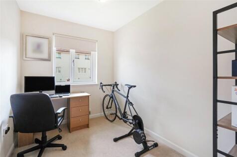 Bedroom/ Home Office