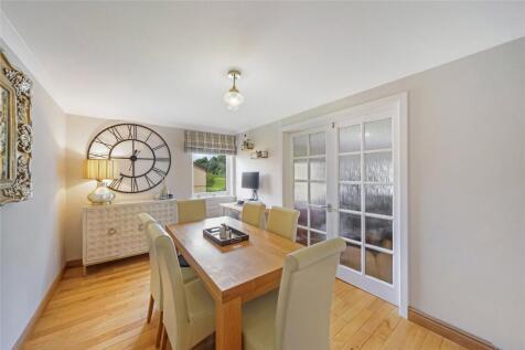 Dining Room/Bed 3