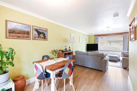 Lounge/Dining