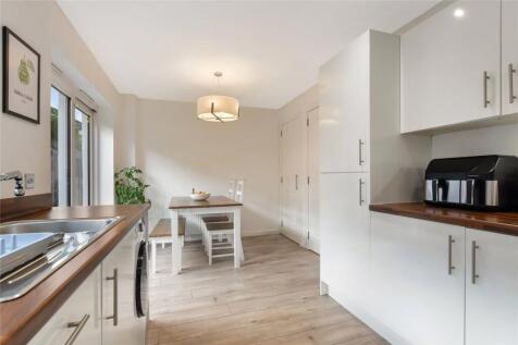 Kitchen/ Dining Area