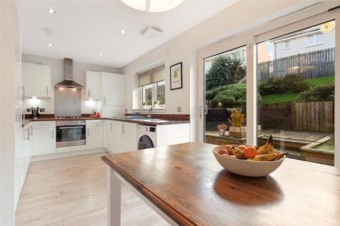 Kitchen/ Dining Area