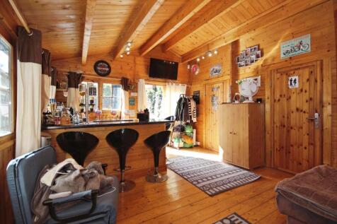 Outdoor Lodge