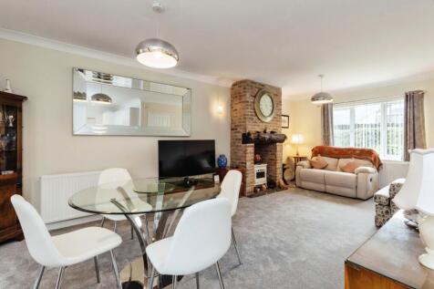 Living Room / Dining