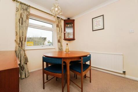 Dining Room/Bed 3