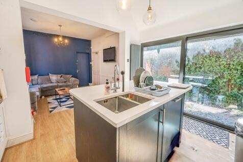 Kitchen Lounge