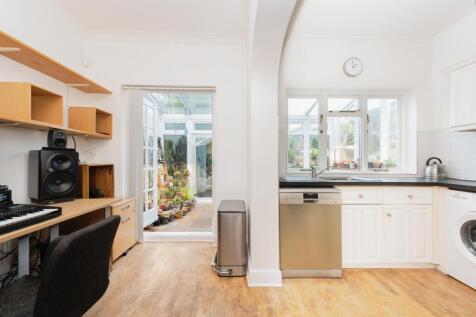 Kitchen/Dining Area