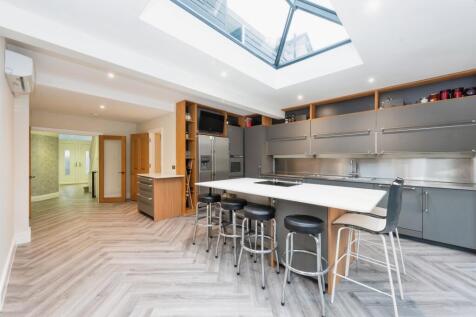 Kitchen/Dayroom